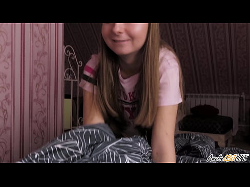 ❤️ Blondie imeb oma BFF-i sügavalt ja saab sperma suhu ☑ Super porno at us